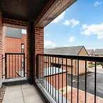 Fortified Luxury With Balcony And Free Parking Apartment *