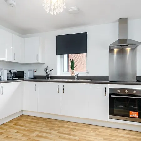 Fortified Luxury With Balcony And Free Parking Bristol