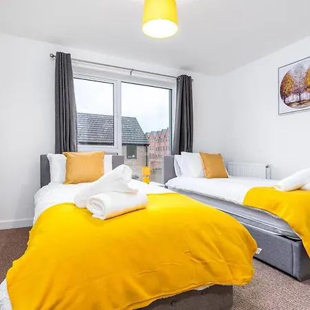 Fortified Luxury With Balcony And Free Parking דירה בריסטול