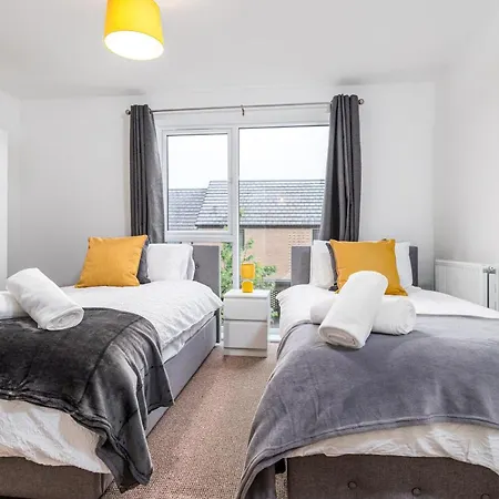Fortified Luxury With Balcony And Free Parking * בריסטול