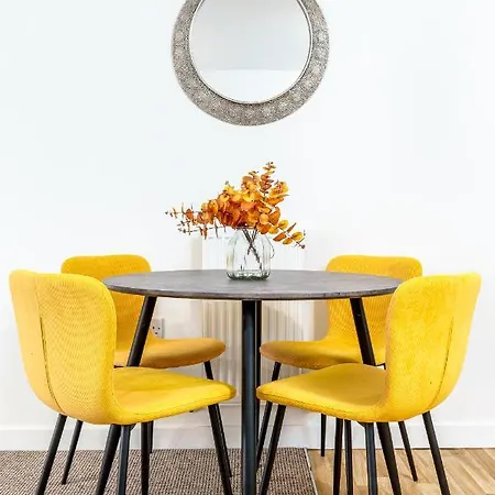 Fortified Luxury With Balcony And Free Parking Appartement Bristol