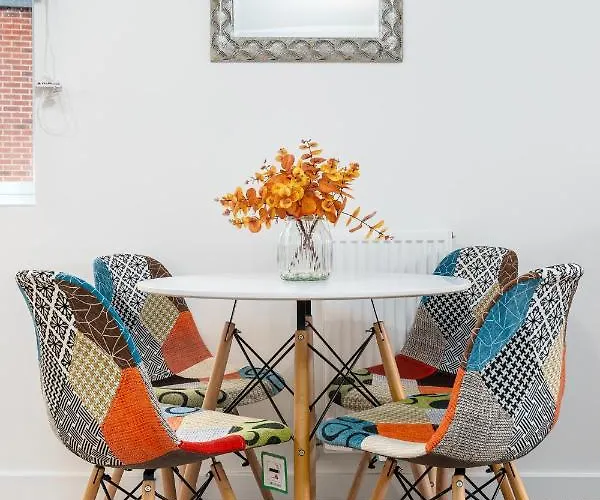 Fortified Luxury With Balcony And Free Parking Daire Bristol