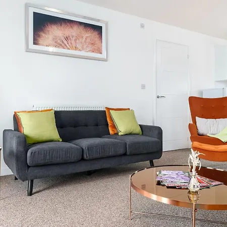 Fortified Luxury With Balcony And Free Parking Apartment