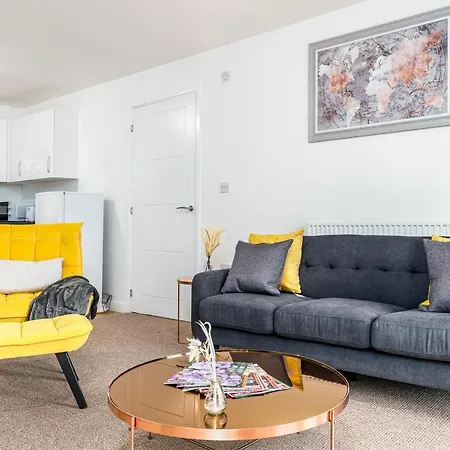 Fortified Luxury With Balcony And Free Parking Apartment Bristol