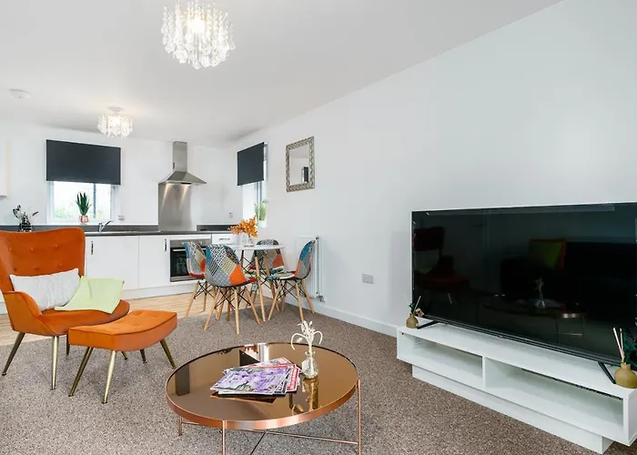 Fortified Luxury With Balcony And Free Parking * Бристоль