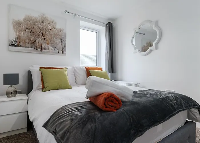 Fortified Luxury With Balcony And Free Parking * Бристоль