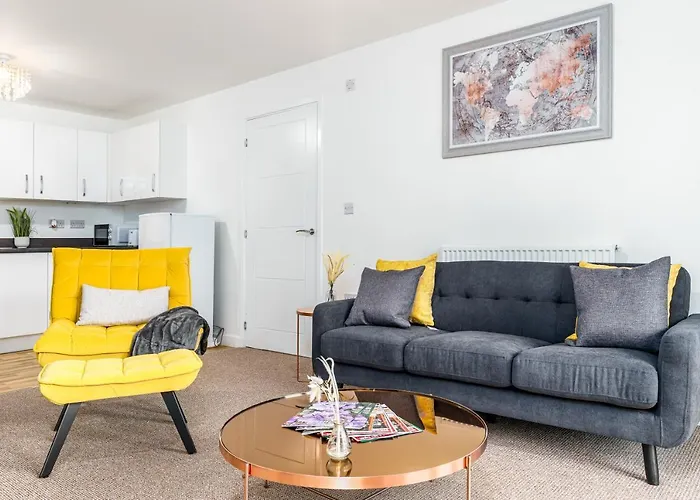 Fortified Luxury With Balcony And Free Parking Apartment Bristol