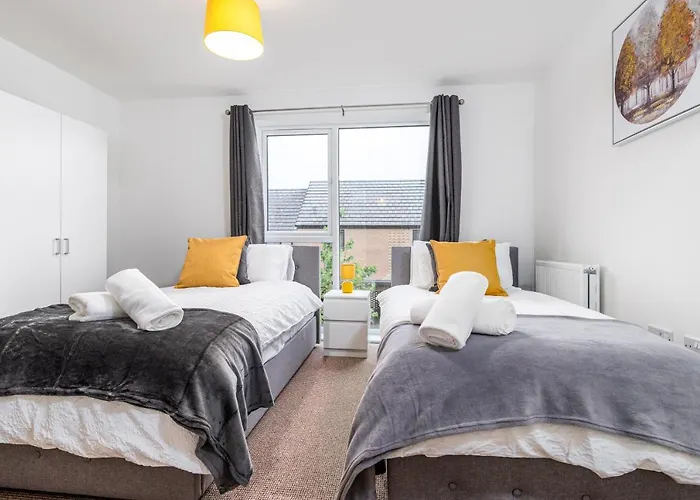 Fortified Luxury With Balcony And Free Parking * Бристоль